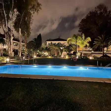 Puerto Banus Near Beachfront, Big Sunny Terrace, Pool, Tennis Court, Parking & Movies Projector 马尔韦利亚