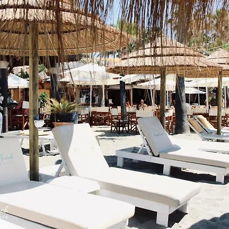 Puerto Banus Near Beachfront, Big Sunny Terrace, Pool, Tennis Court, Parking & Movies Projector 马尔韦利亚