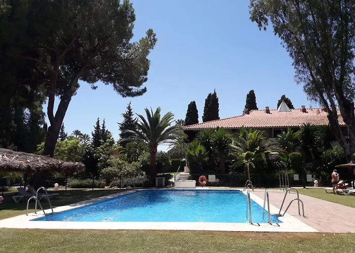 Puerto Banus Near Beachfront, Big Sunny Terrace, Pool, Tennis Court, Parking & Movies Projector * Marbella