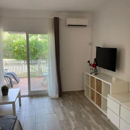 Puerto Banus Beachfront Retreat: Terrace, Pool & Tennis Marbella