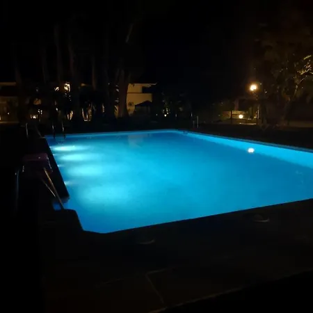 Puerto Banus Beachfront Retreat: Terrace, Pool & Tennis Marbella