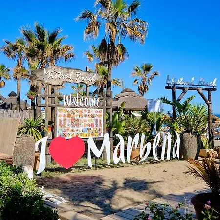 Puerto Banus Near Beachfront, Big Sunny Terrace, Pool, Tennis Court, Parking & Movies Projector * Marbella