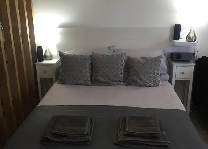 Puerto Banus Beachfront Retreat: Terrace, Pool & Tennis *