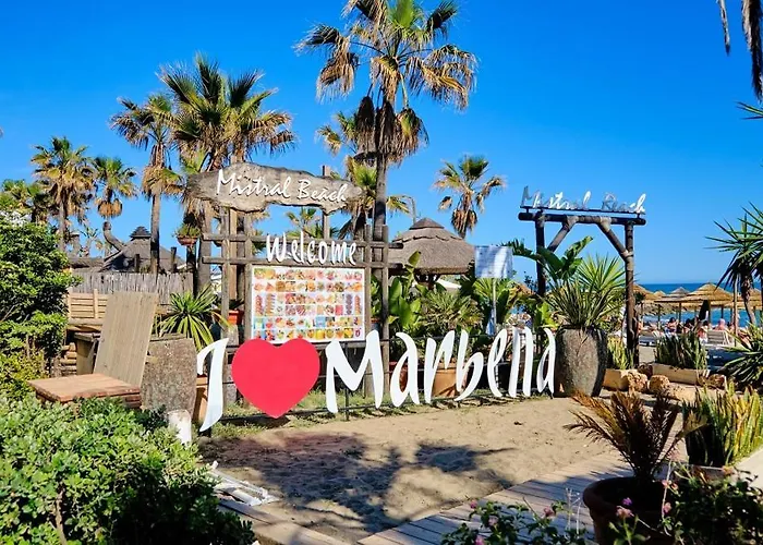 Puerto Banus Near Beachfront, Big Sunny Terrace, Pool, Tennis Court, Parking & Movies Projector * Marbella