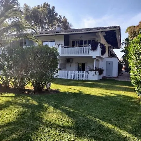 Puerto Banus Near Beachfront, Big Sunny Terrace, Pool, Tennis Court, Parking & Movies Projector Apartamento