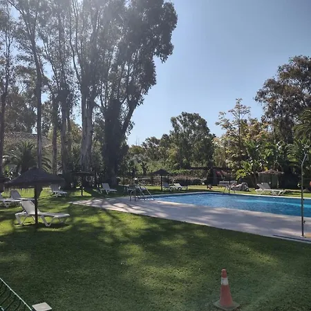 Puerto Banus Near Beachfront, Big Sunny Terrace, Pool, Tennis Court, Parking & Movies Projector Apartamento