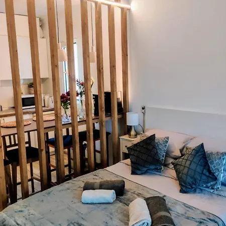 Apartamento Puerto Banus Near Beachfront, Big Sunny Terrace, Pool, Tennis Court, Parking & Movies Projector