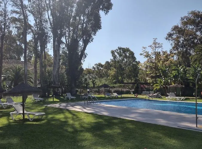 Puerto Banus Near Beachfront, Big Sunny Terrace, Pool, Tennis Court, Parking & Movies Projector アパート