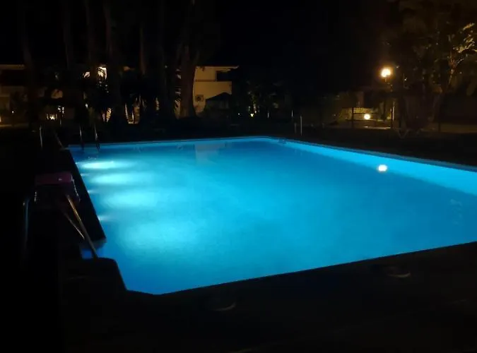 Puerto Banus Near Beachfront, Big Sunny Terrace, Pool, Tennis Court, Parking & Movies Projector マルベーリャ