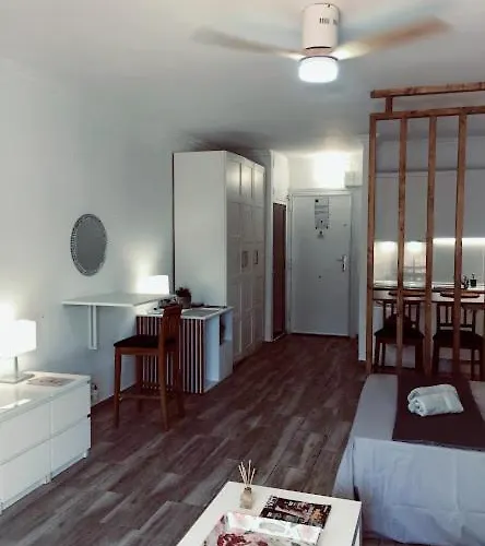 アパート Puerto Banus Near Beachfront, Big Sunny Terrace, Pool, Tennis Court, Parking & Movies Projector *