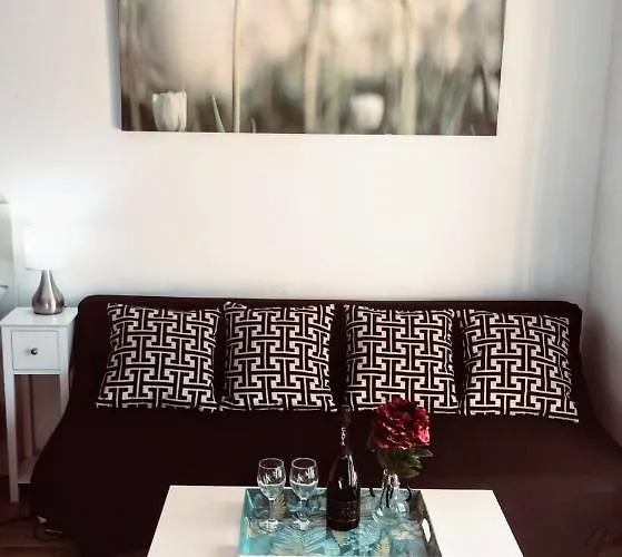 アパート Puerto Banus Near Beachfront, Big Sunny Terrace, Pool, Tennis Court, Parking & Movies Projector マルベーリャ