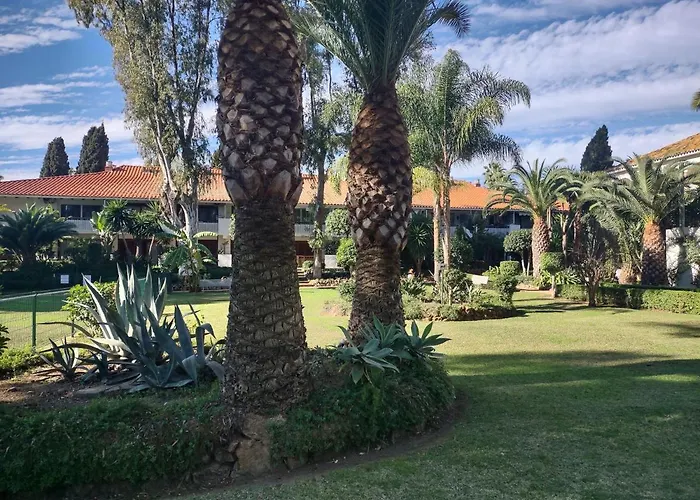 Puerto Banus Near Beachfront, Big Sunny Terrace, Pool, Tennis Court, Parking & Movies Projector アパート *