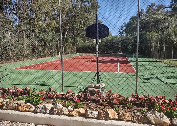 Puerto Banus Near Beachfront, Big Sunny Terrace, Pool, Tennis Court, Parking & Movies Projector 马尔韦利亚