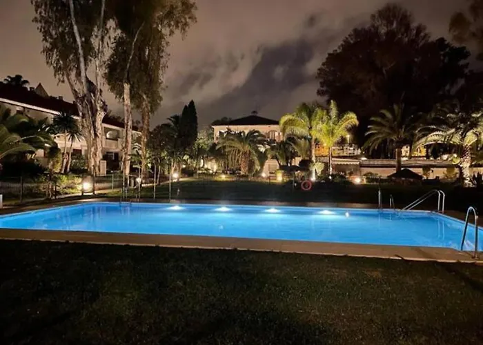 Puerto Banus Near Beachfront, Big Sunny Terrace, Pool, Tennis Court, Parking & Movies Projector マルベーリャ